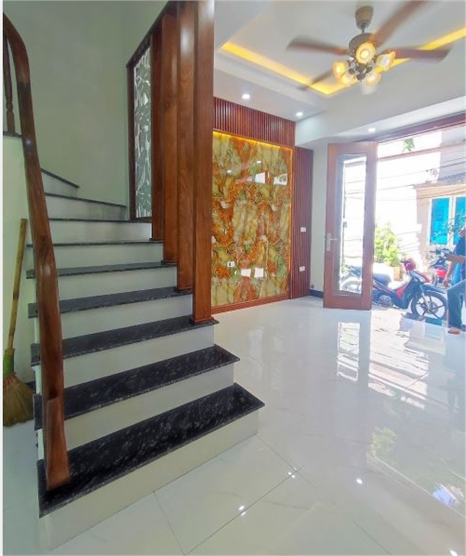 Bán Nhà Kim Chung 33 m2 x 4 tầng xây mới đường nông rộng 3 m vị trí trung tâm xã gần ngay UBND - PB.