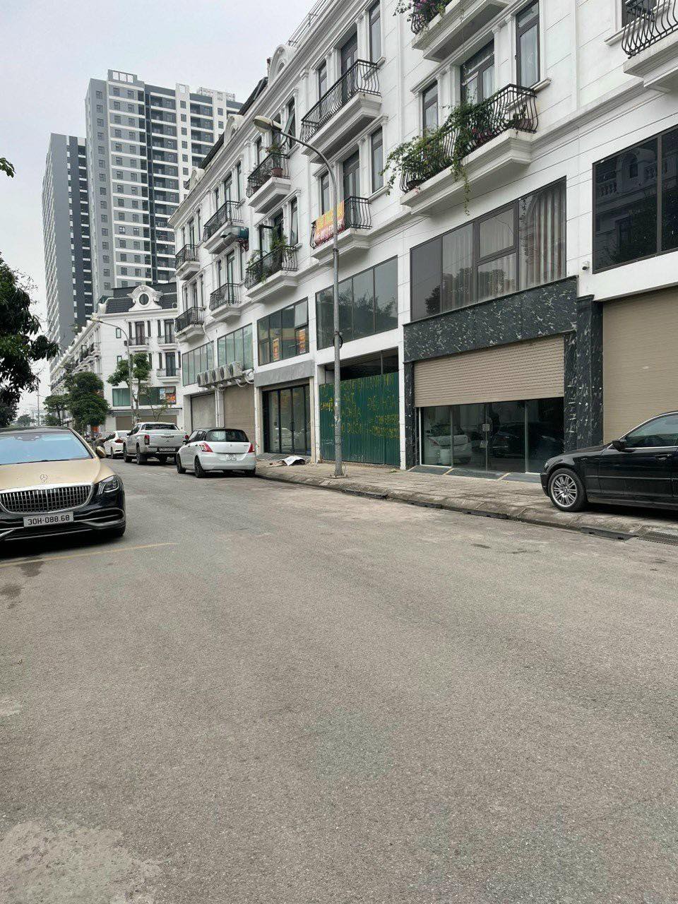 Bán căn shophouse Sông Hồng quay ra khu 31Ha giá nhỉnh 11 tỷ.