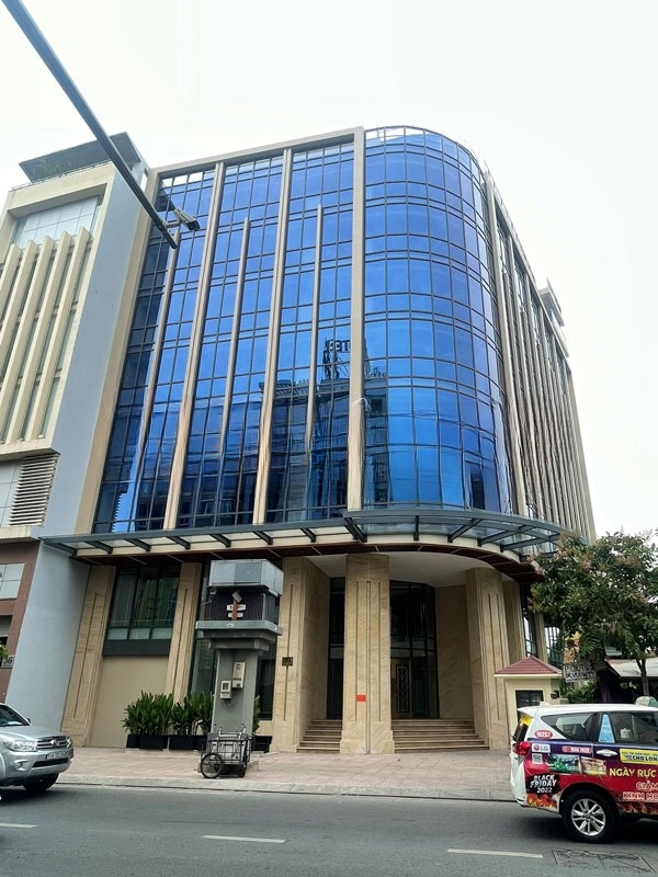 Bán Nhà Mặt Tiền 12M 290M2 75 Tỷ Hoàng Ngân – Ô TÔ Tránh đỗ Vỉa hè Kinh Doanh.