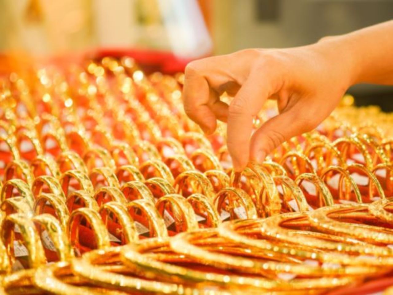 thang-co-hon-nen-kieng-mua-gi