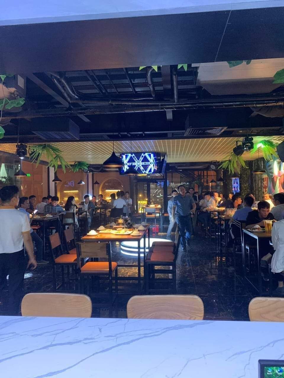 NHÀ HÀNG TỐ HỮU- HÀ ĐÔNG DT200M, 5 TẦNG THANG MÁY, MT8M, GIÁ 25 TỶ. VỊ TRÍ CỰC ĐẸP KD ĐỈNH.