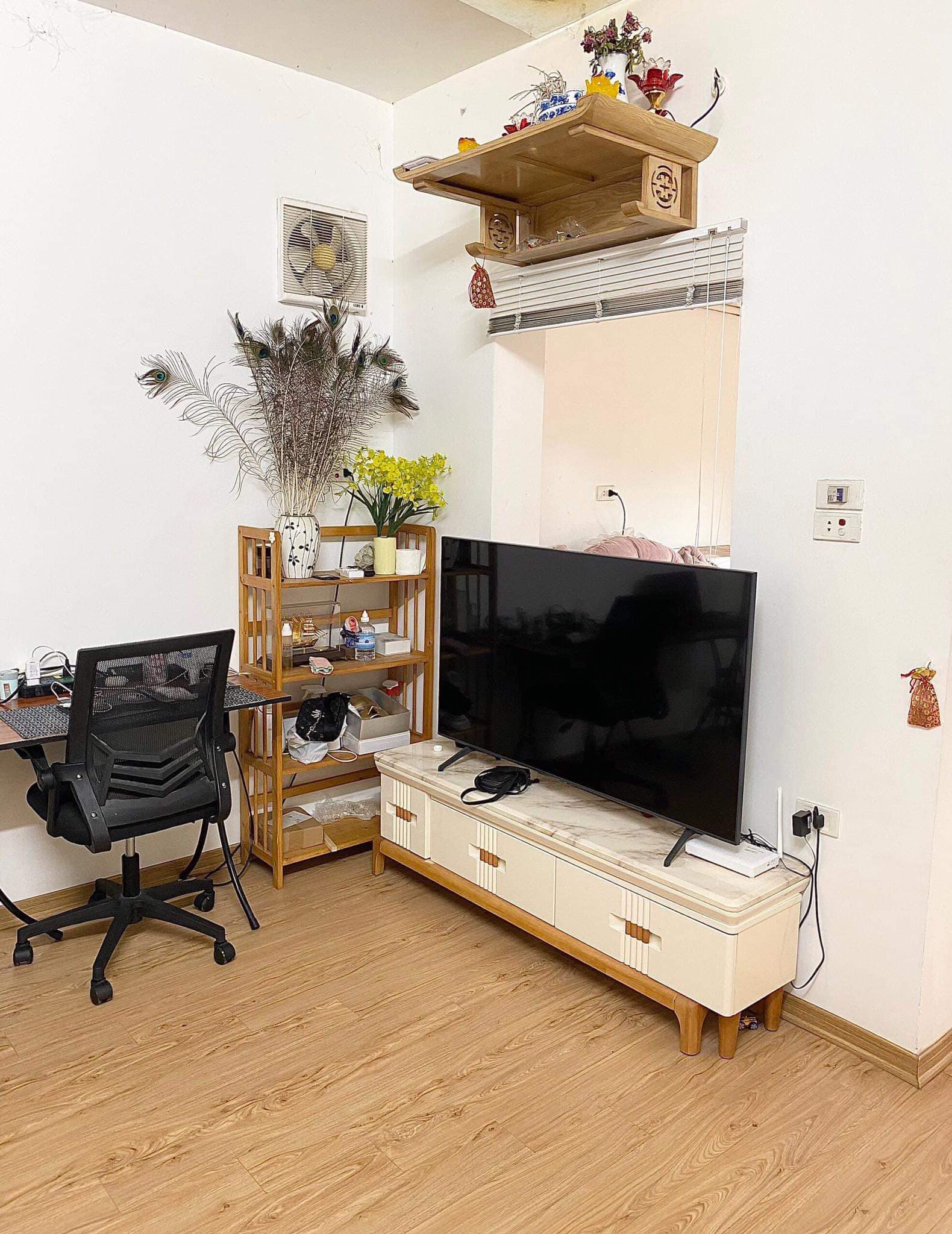 Nhà Tập Thể Nguyên Hồng 65m 2 ngủ 1 khách bếp mới đẹp chỉ 2 tỷ.