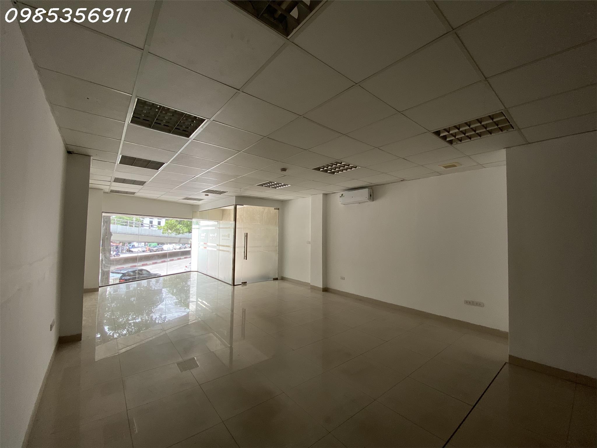 Gia đình em bán nhanh nhà mặt phố Ngô Thì Nhậm, mặt tiền khủng 12m