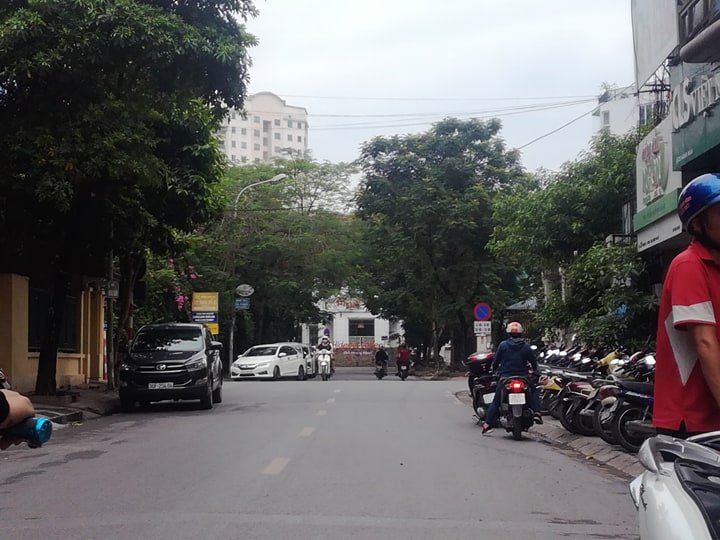 Bán nhà Nguyễn Trãi, quận Thanh Xuân: + Dt 94m2, MT 6.1m, lô góc.