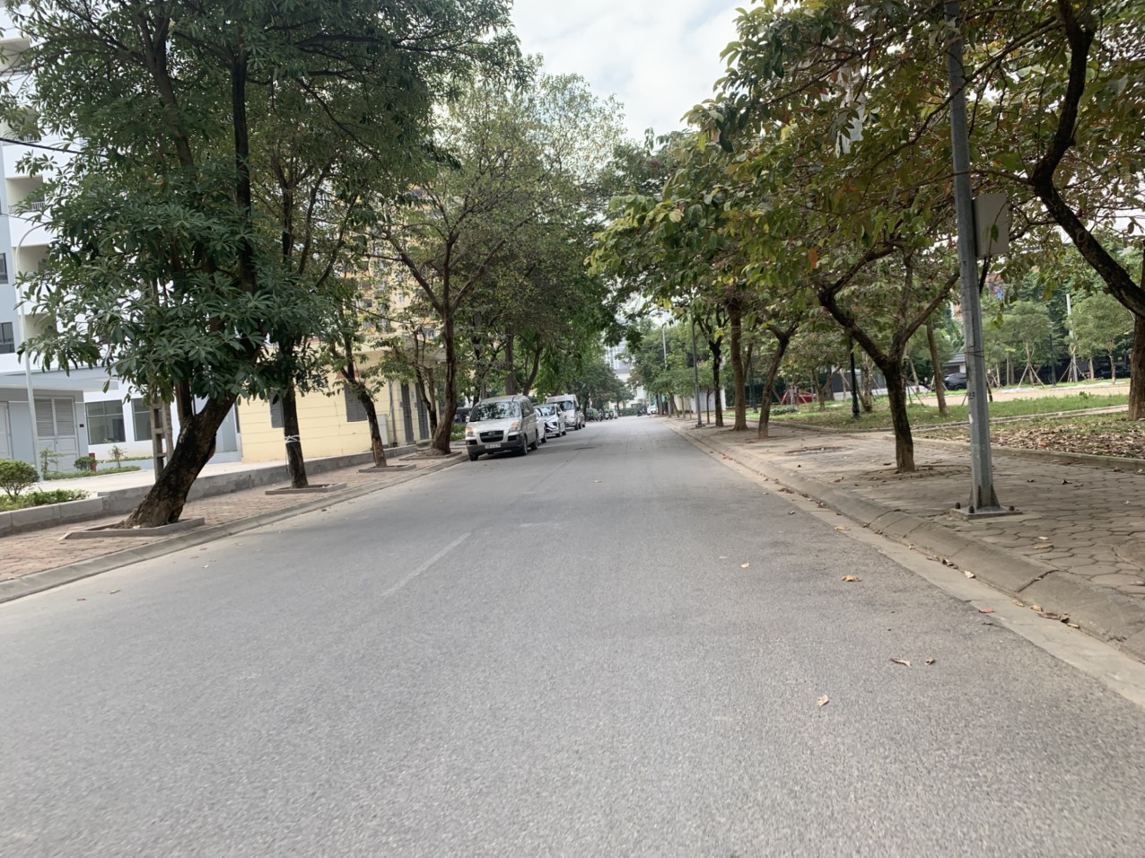 KHỦNG!VIEW HỒ TÂY NHÀ MẶT PHỐ TRÍCH SÀI, VỈA HÈ RỘNG KD ĐỈNH, 130M2,MT 10M,NHỈNH 70 TỶ.