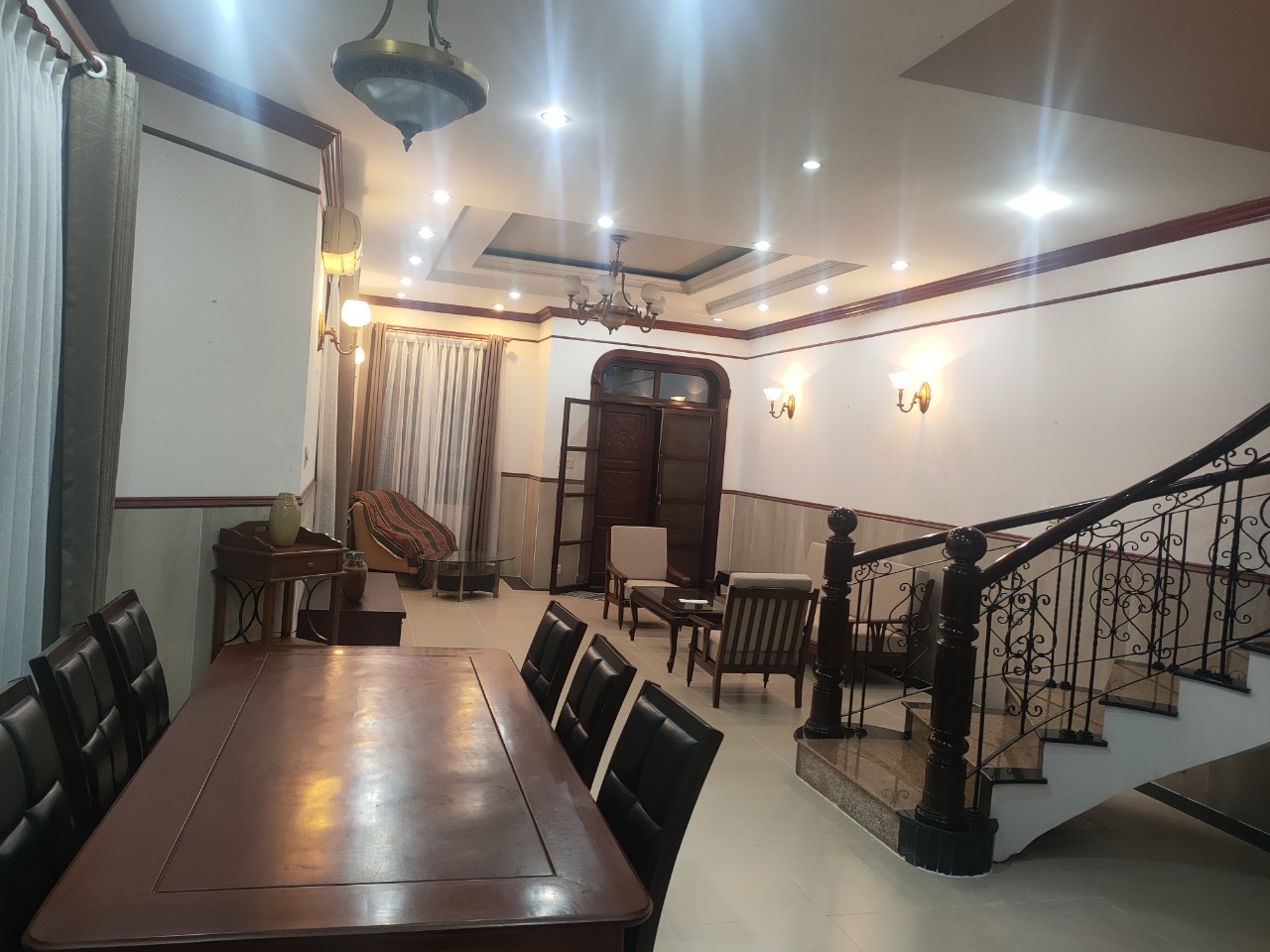 Biệt thự đẹp Full Nội thất đẳng cấp an ninh 24h, du thuyền, hồ bơi, tennis.