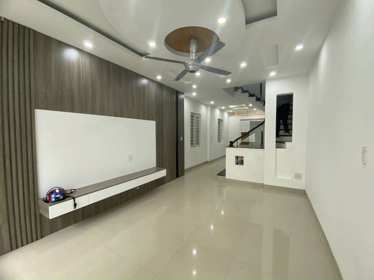 Bán nhà phố Hào Khê - Lạch Tray, ngõ thông, 57m 3 tầng GIÁ 2.6 tỉ có sân cổng.