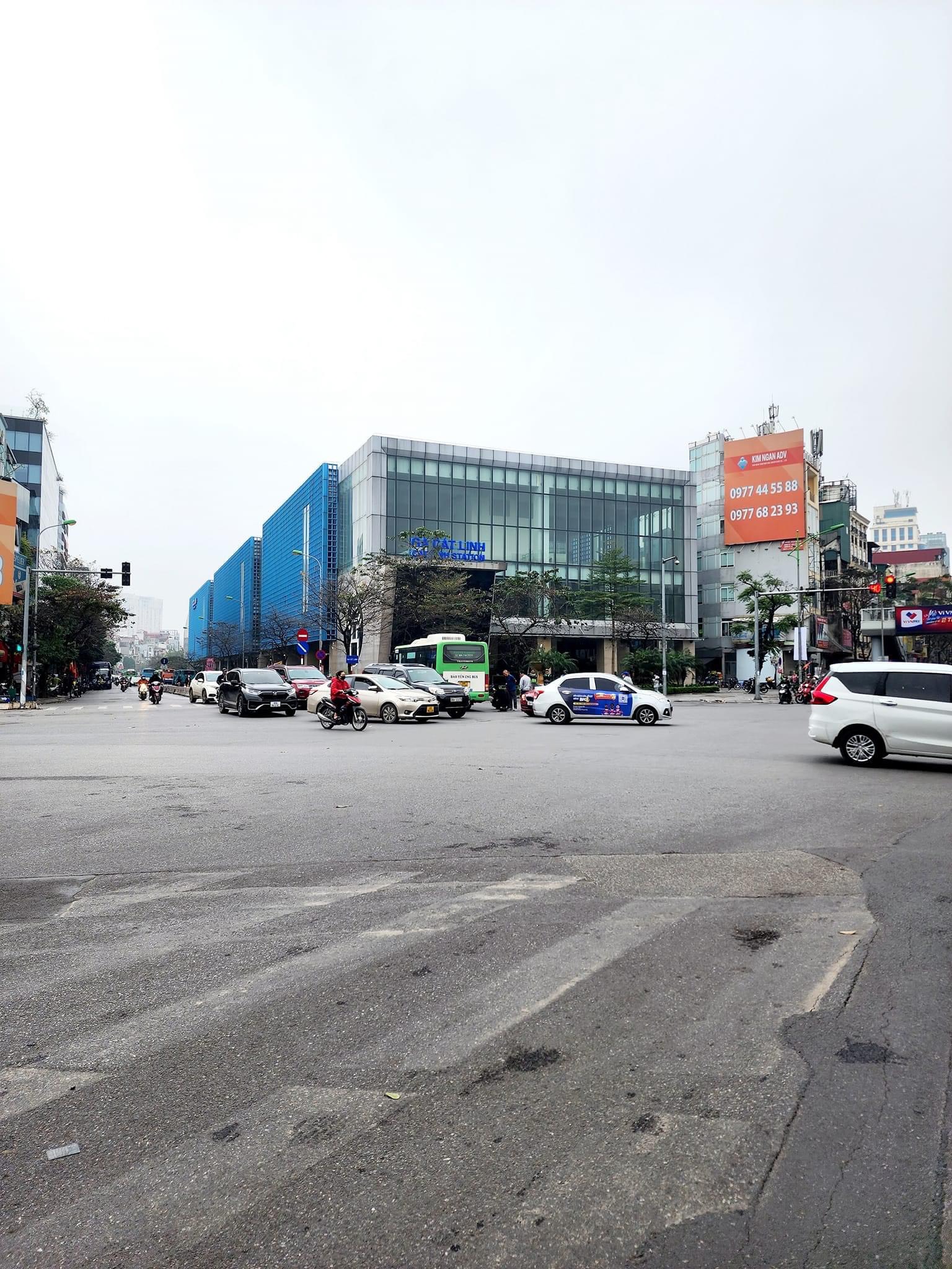 (HIẾM) Bán mảnh đất vàng phố Giảng Võ, Ô TÔ tránh, thông bàn cờ, 120m2, mặt tiền rất rộng, 46 tỷ.