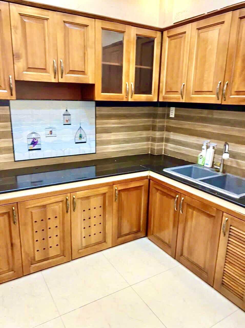 Cho thuê NNC Bến Vân Đồn Q4. 3pn 3wc.sân thượng. Giá:10tr