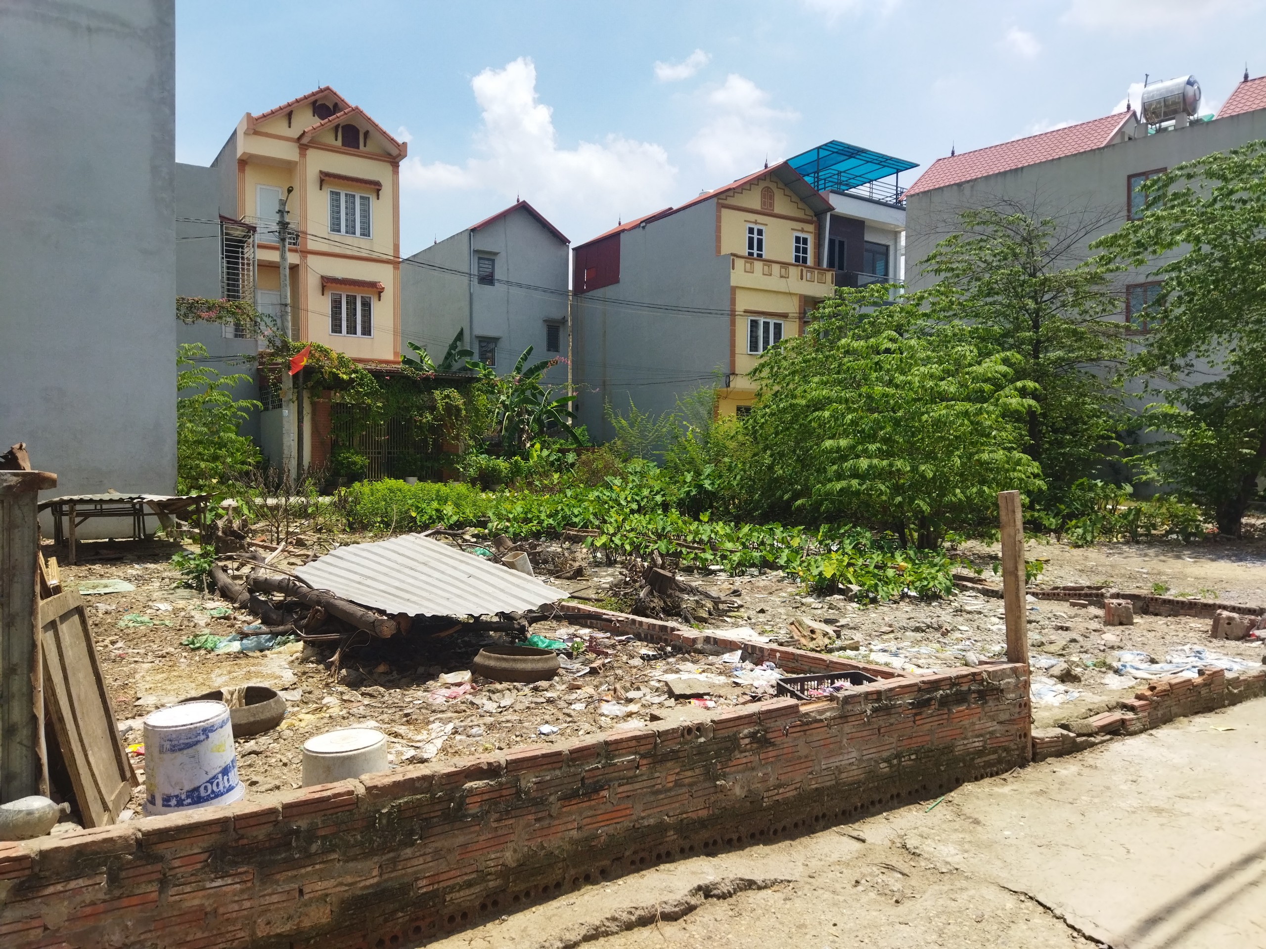 Chính chủ cần bán 57m2 đất chợ kim xuân nộn đông anh hà nội giá chưa đến 2 tỉ.