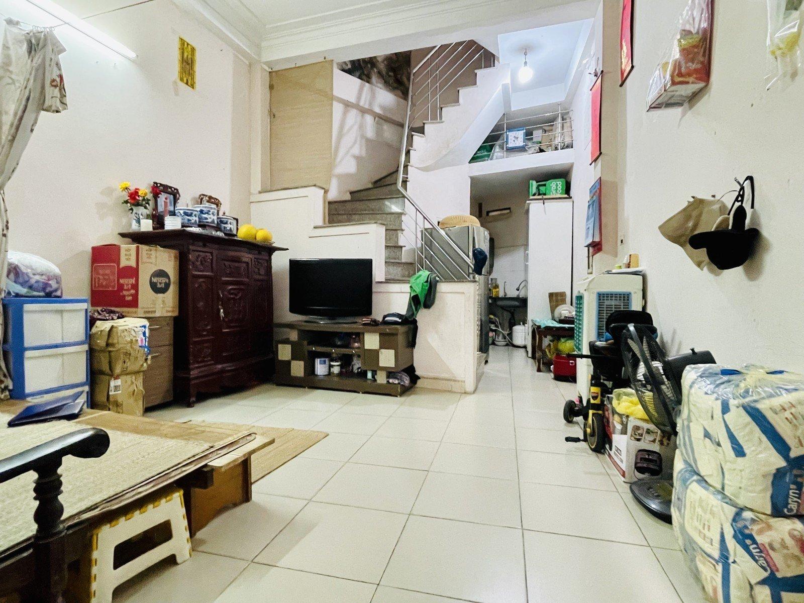 Bán gấp nhà C4 ngõ 515 Hoàng Hoa Thám, Ba Đình, 70m2. 4,1 tỷ. Có TL.