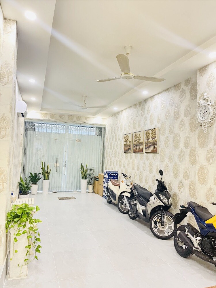 Chính chủ gửi bán gấp nhà MT Nguyễn Kiệm, P9, Phú Nhuận.