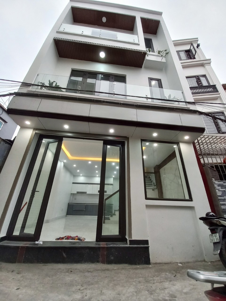 Nhà xây mới 38 m2 x 3 tầng độc lập Lạch Tray, ngay Cầu Rào 1, giá 2,39 tỷ