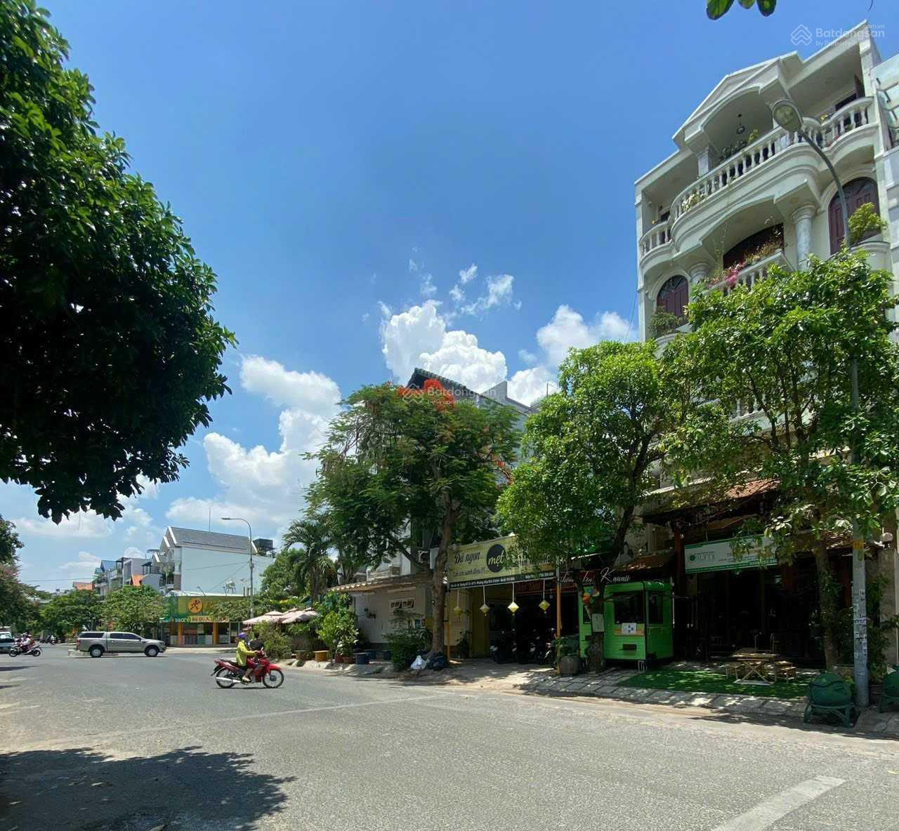 BÁN NHÀ KHU VIP KHU BÊN SÔNG GIGAMAIL 200M2 NGANG 10M2 HOÀN CÔNG ĐỦ NHỈNH 9 TỶ..