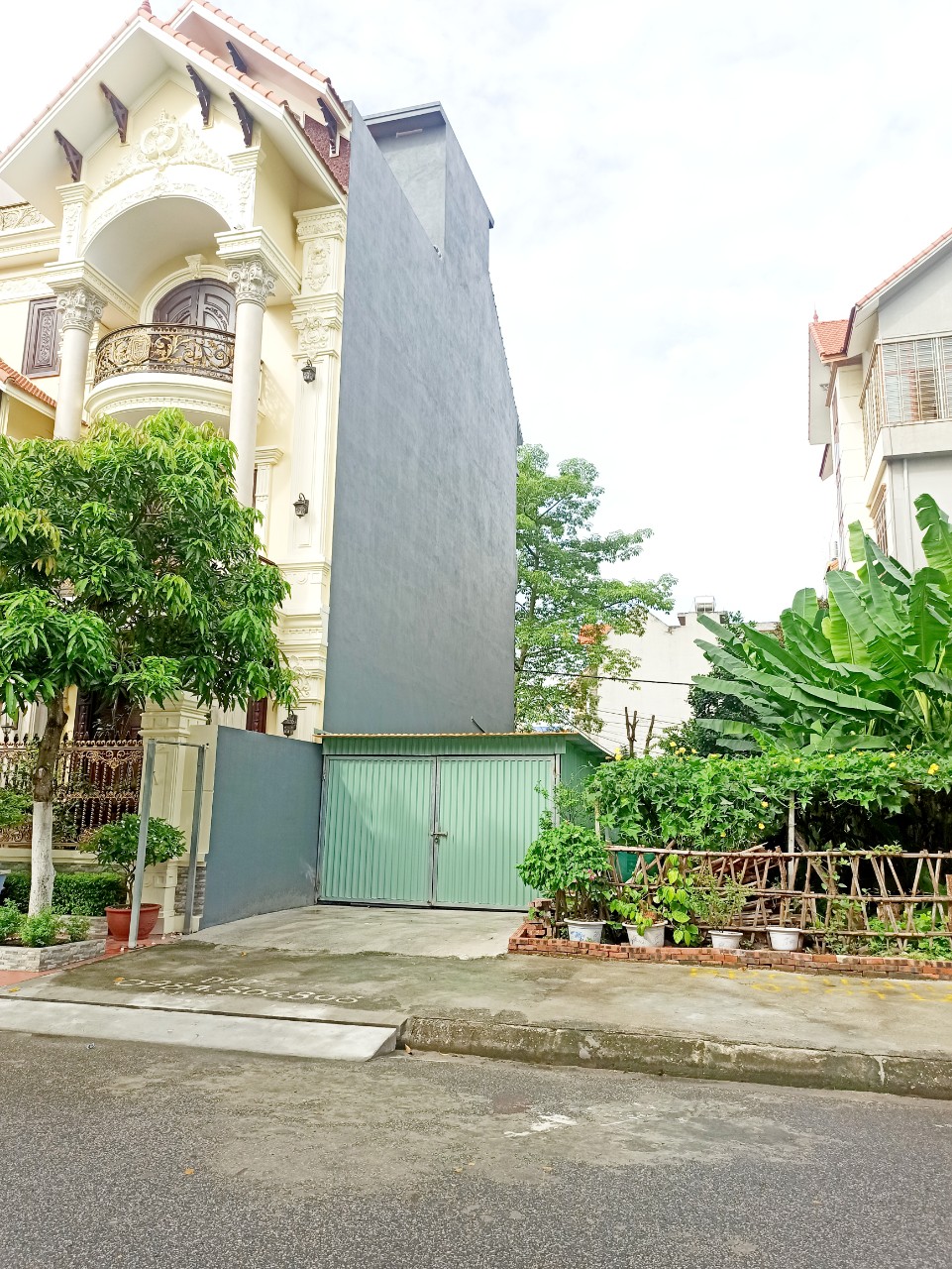 Bán đất Biệt thự tuyến 2 Lê Hồng Phong lô 16D diện tích 135m hướng Đông Bắc, giá 81 tr/m.