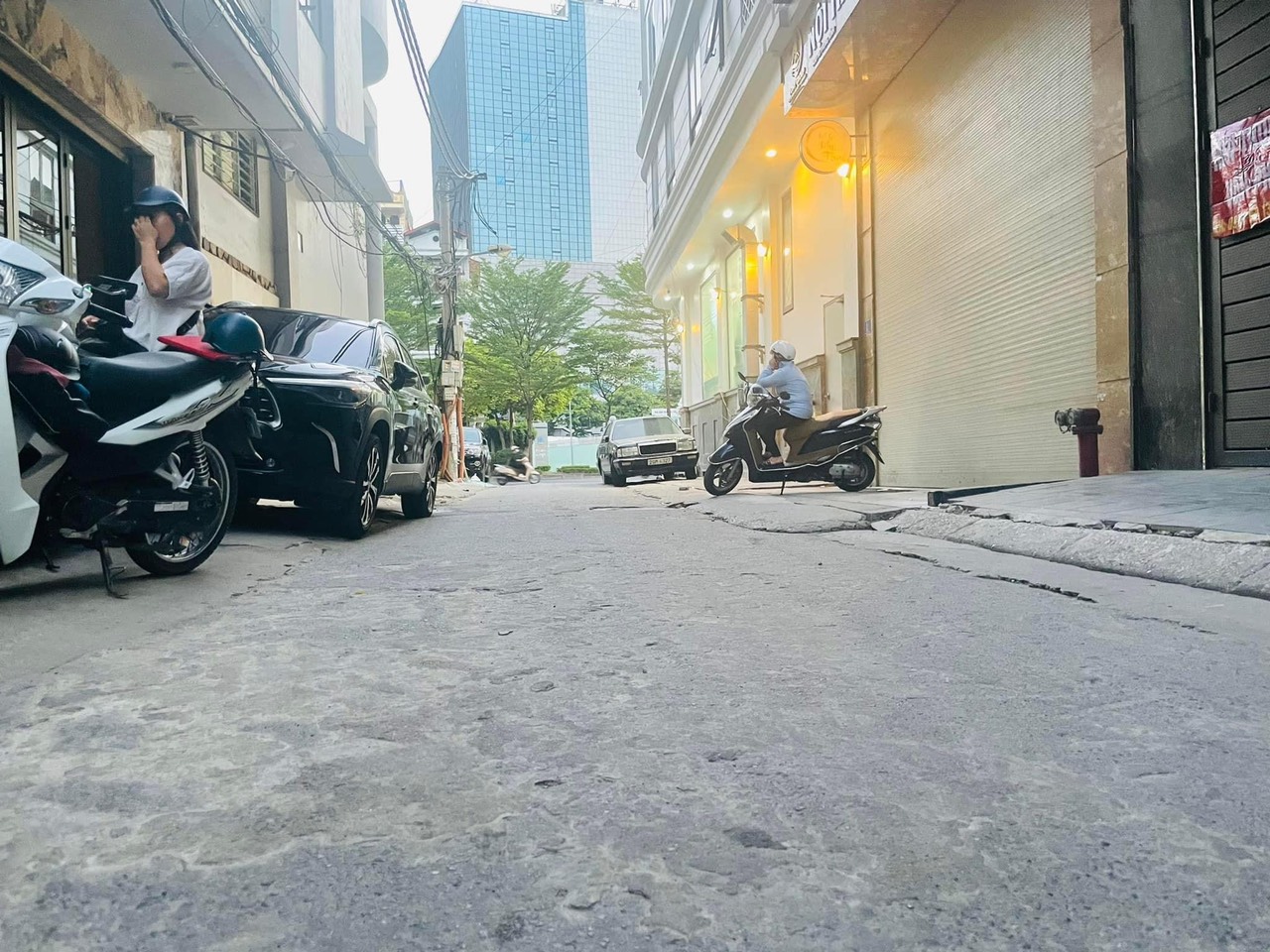 Cần bán toà nhà KD , VP đường nhựa , vỉa hè , DT 82m x 6T thang máy , MT 5,1m , giá 28 tỷ LH:0989129838