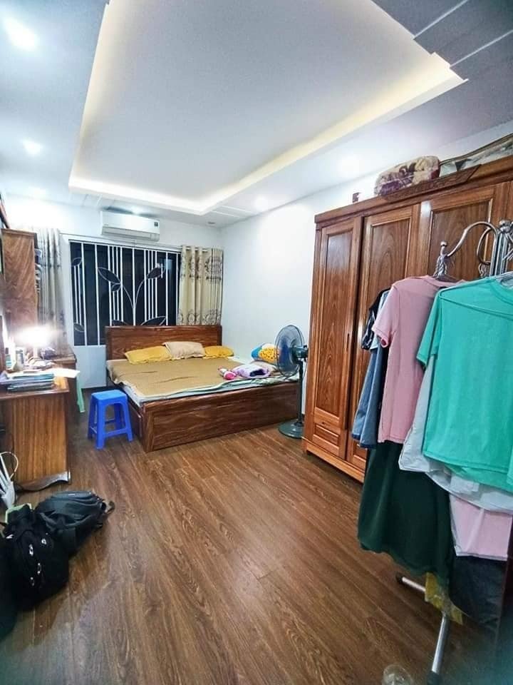 Bán nhà 4,5 tầng ngõ 33/2 Phố Văn Cao Diện tích 35 m2, giá 3,5 tỷ.