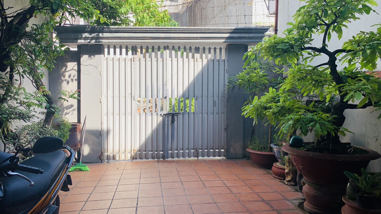 Bán nhà sân cổng ngõ ô tô Thiên Lôi (gần chợ Đôn) - 126m2 - mt 4,35m - 2,5 tầng - 4,8 tỷ.