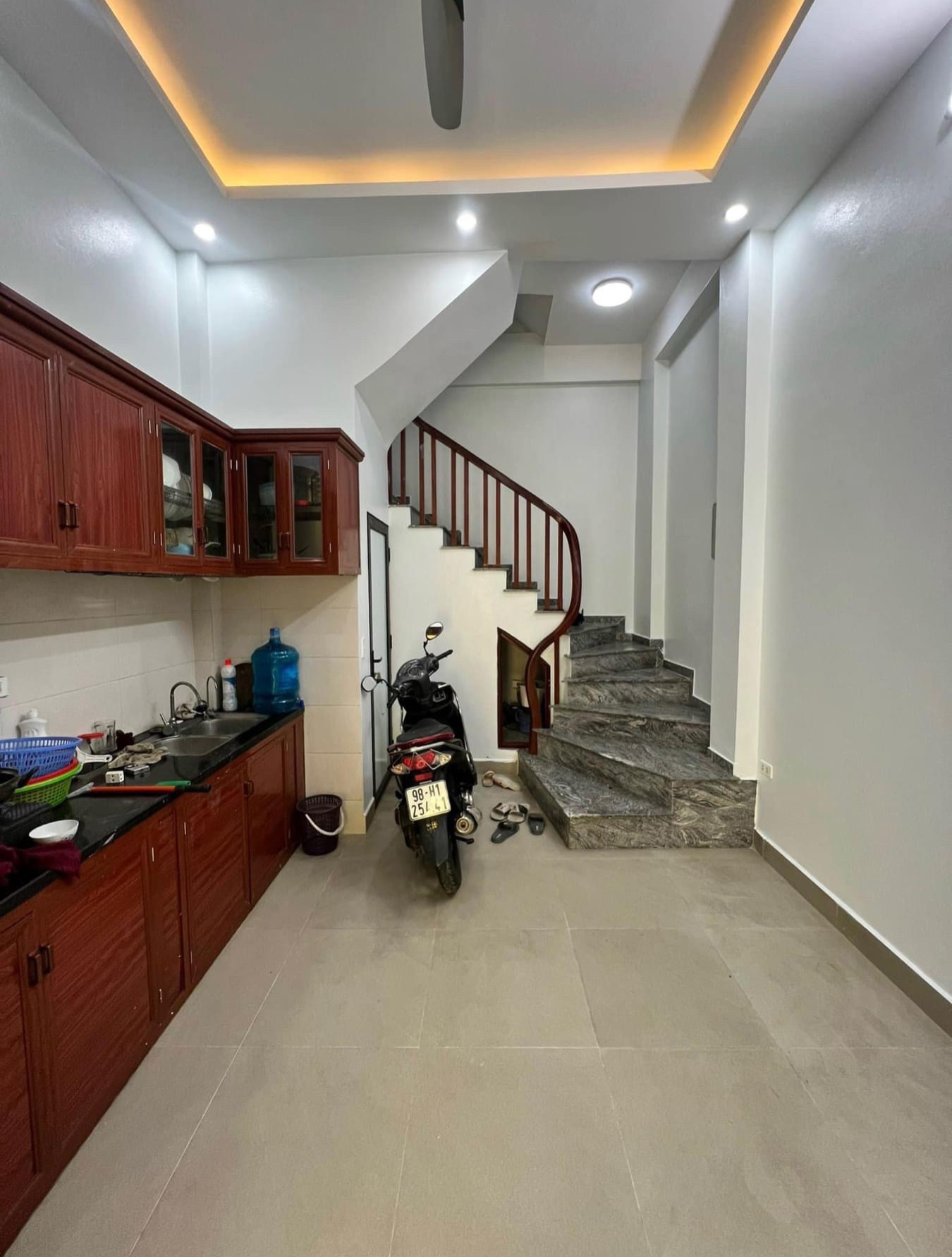 Hơn 3 tỷ nhà 4 tầng lô góc, diện tích 30m2, Mt 3.2m Tân Triều, Triều Khúc gần ô tô.