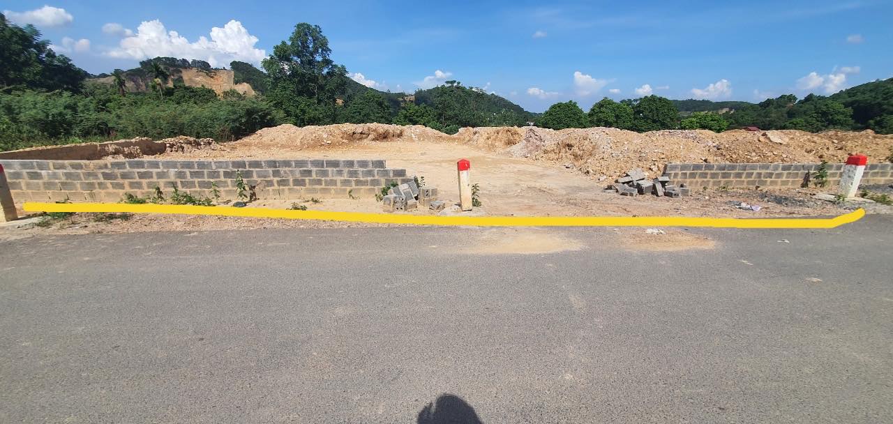 1200m2 ngay ngã tư Vai Réo, bám mặt đường nhựa, giá hơn 5tr.m2