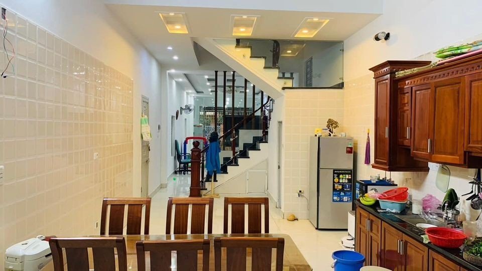 Bán nhà mặt đường Khúc Thừa Dụ 2 diện tích 101m 4 tầng GIÁ 6.35 tỉ cực đẹp.