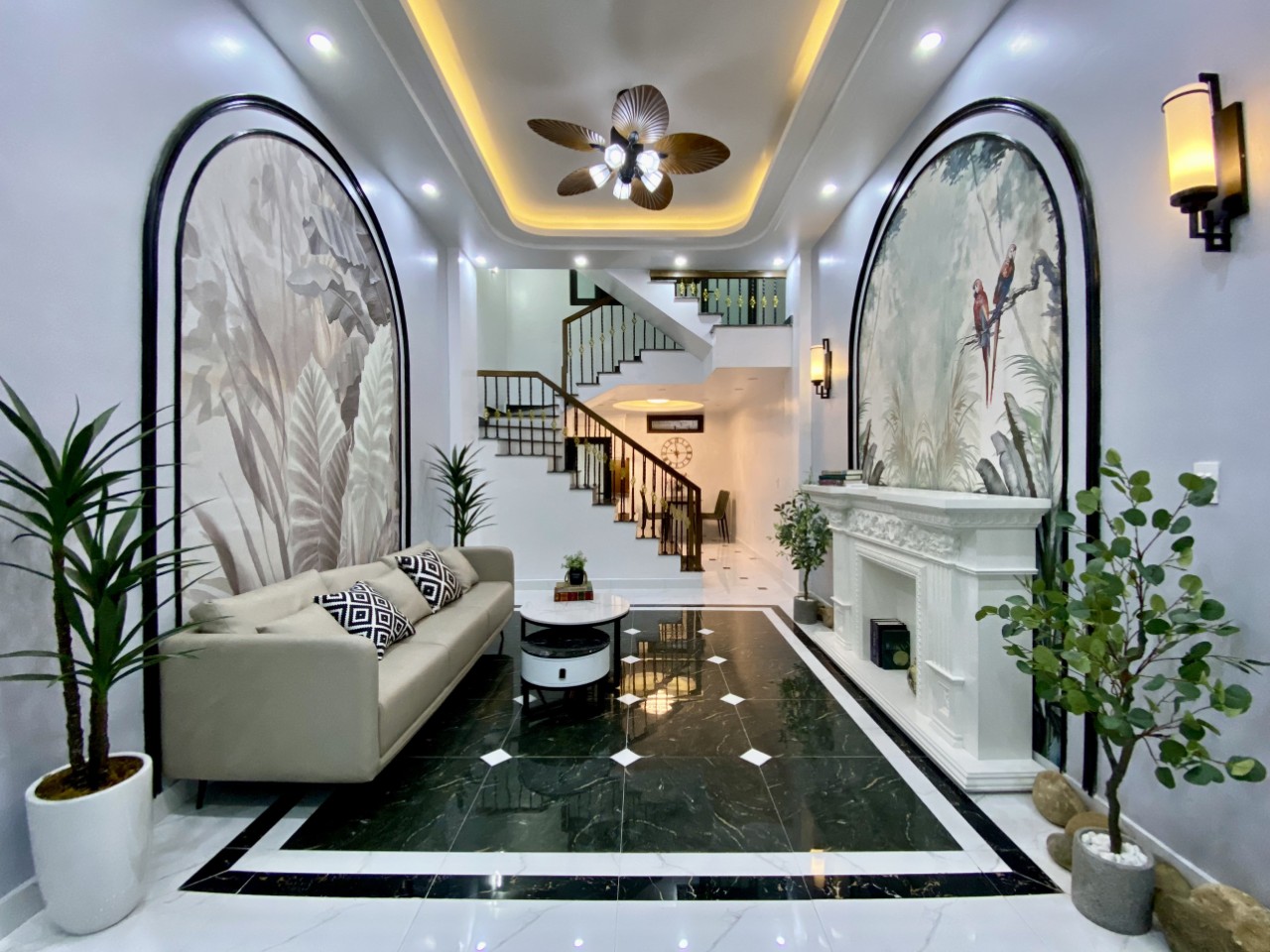 Bán nhà phố Hồ Sen ngõ thông Chợ Hàng, 45m 3 tầng GIÁ 2.68 tỉ.