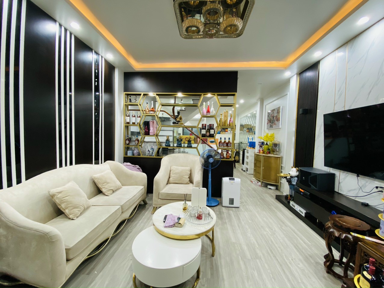 Bán nhà phố Chùa Hàng giá tốt nhất hiện nay, 54m 5 tầng sang xịn GIÁ 4.1 tỉ