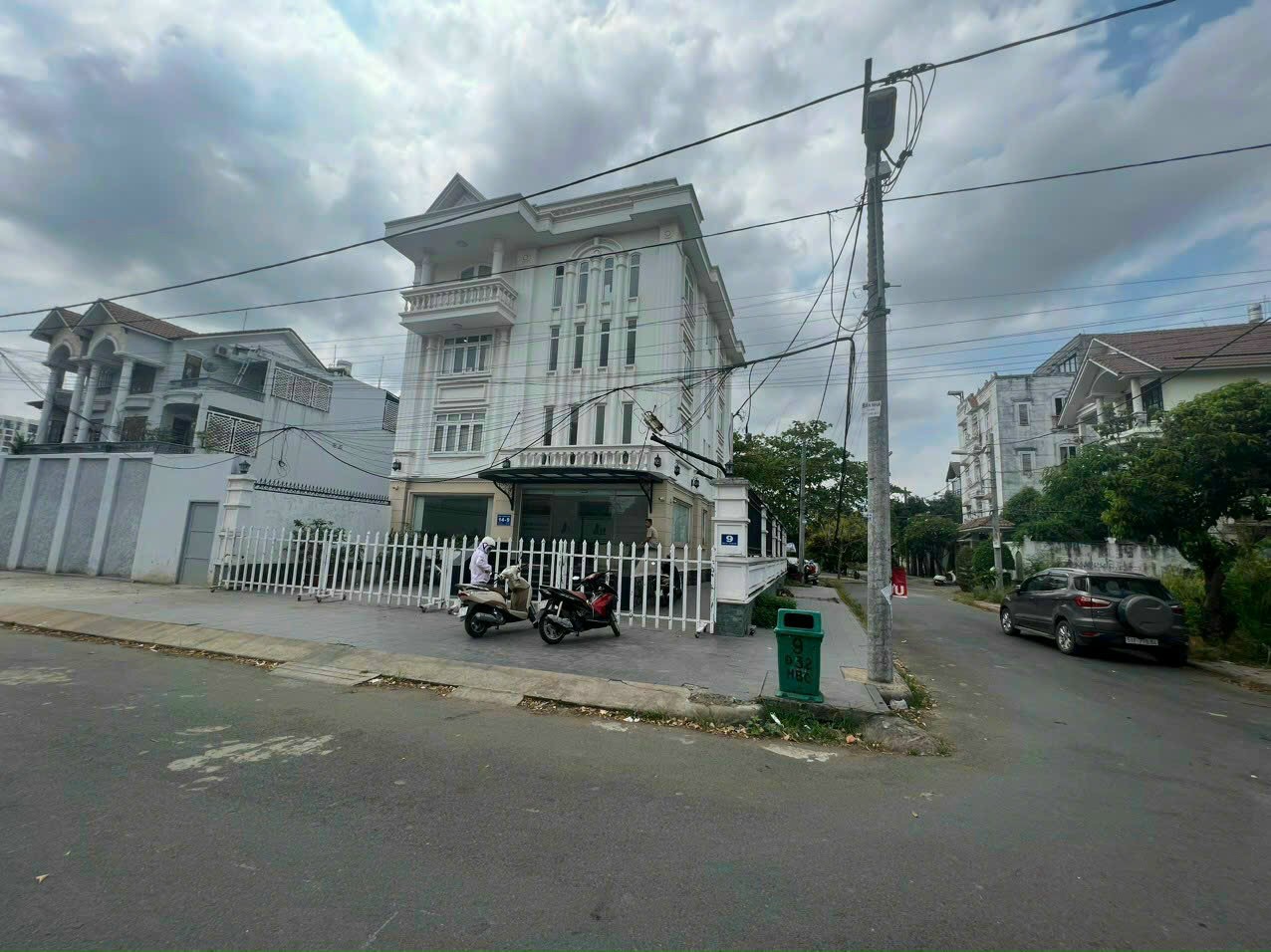 Toà nhà Mặt tiền đường 32, Hiệp Bình Chánh ngay sau Gigamall Phạm Văn Đồng.