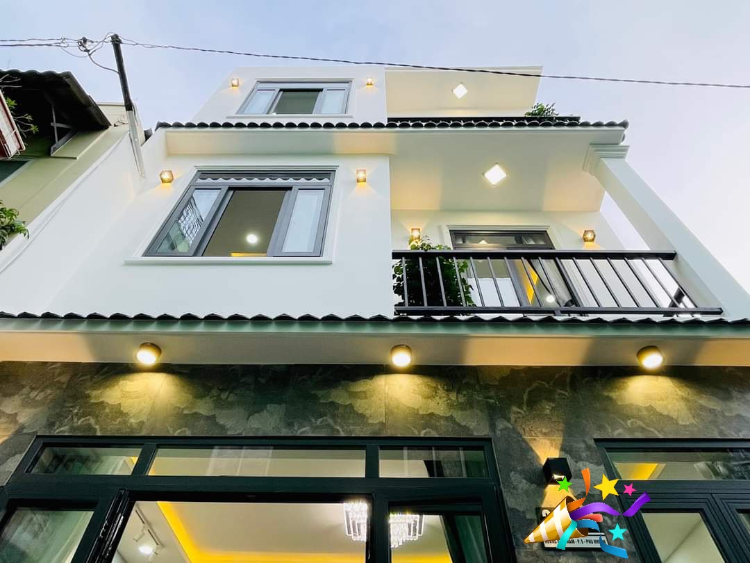 NHÀ HOÀNG HOA THÁM - PHÚ NHUẬN - DT LỚN - NỘI THẤT SANG XỊN - SÔ ĐẸP VUÔNG VỨC - NGANG 5.5M - GIÁ TỐT.