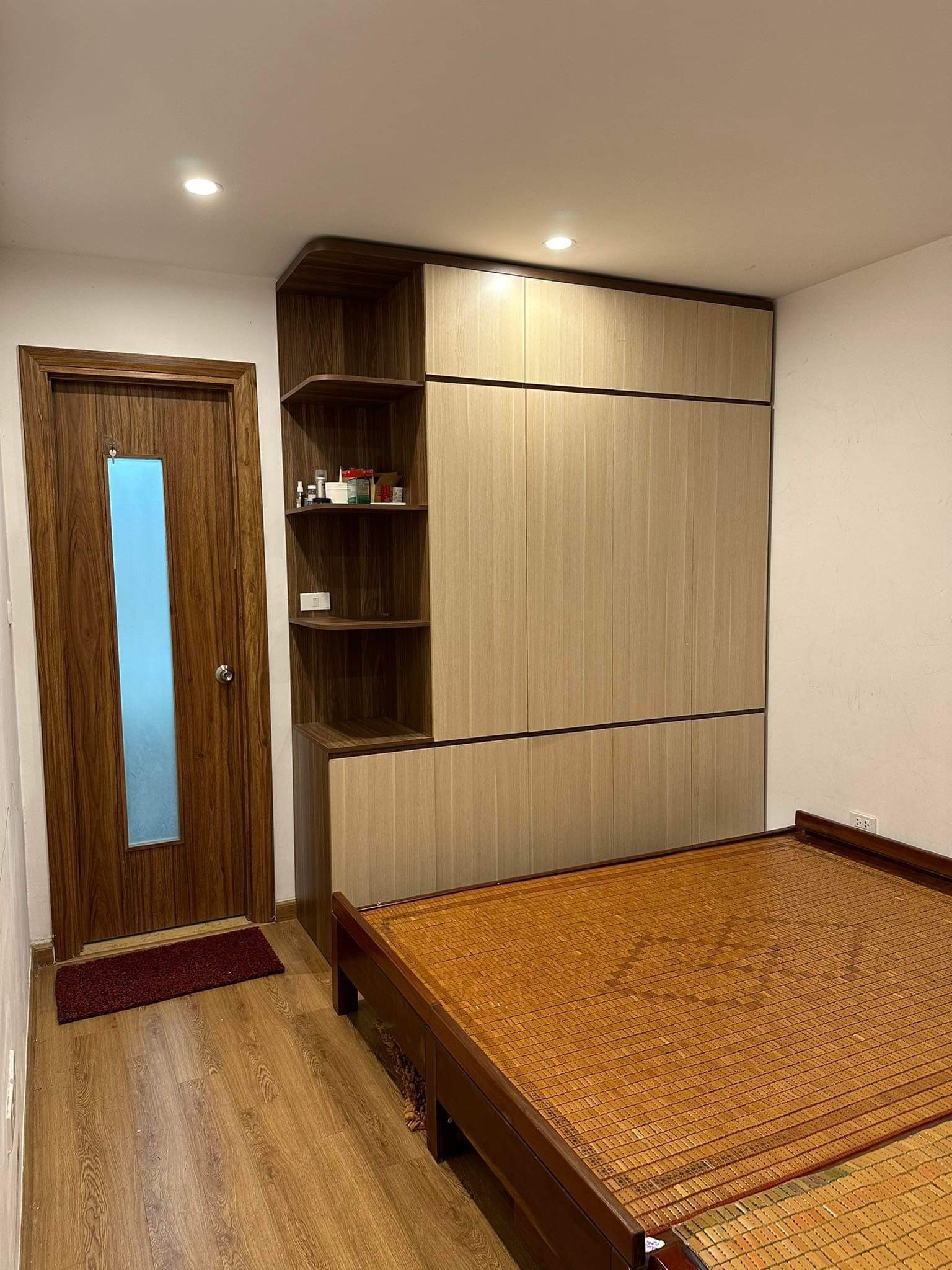 Bán gấp căn hộ CC 110 Cầu Giấy căn DT 77m2, view hồ tây, 2PN, giá 4.2 t.