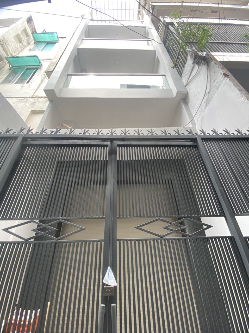 Bán nhà Hẻm 240 Lê Thánh Tôn q1, 3,2x15m, 5 tầng giá 14 tỷ.