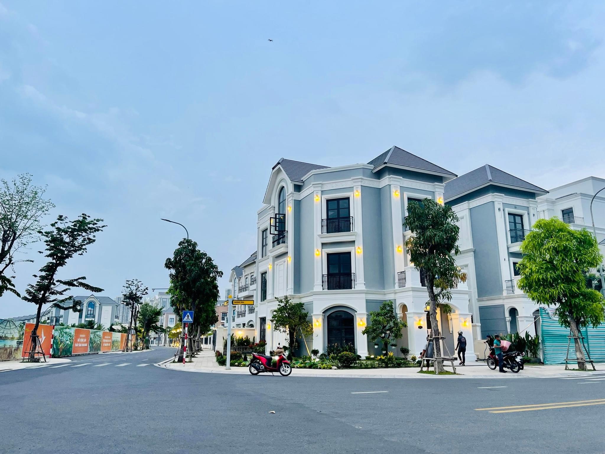 Bán nhà phố Mặt tiền đường Kinh doanh cạnh Góc Lê Văn Việt,P. Tân Phú TP.Thủ Đức DT 10x20m, 24 Tỷ.