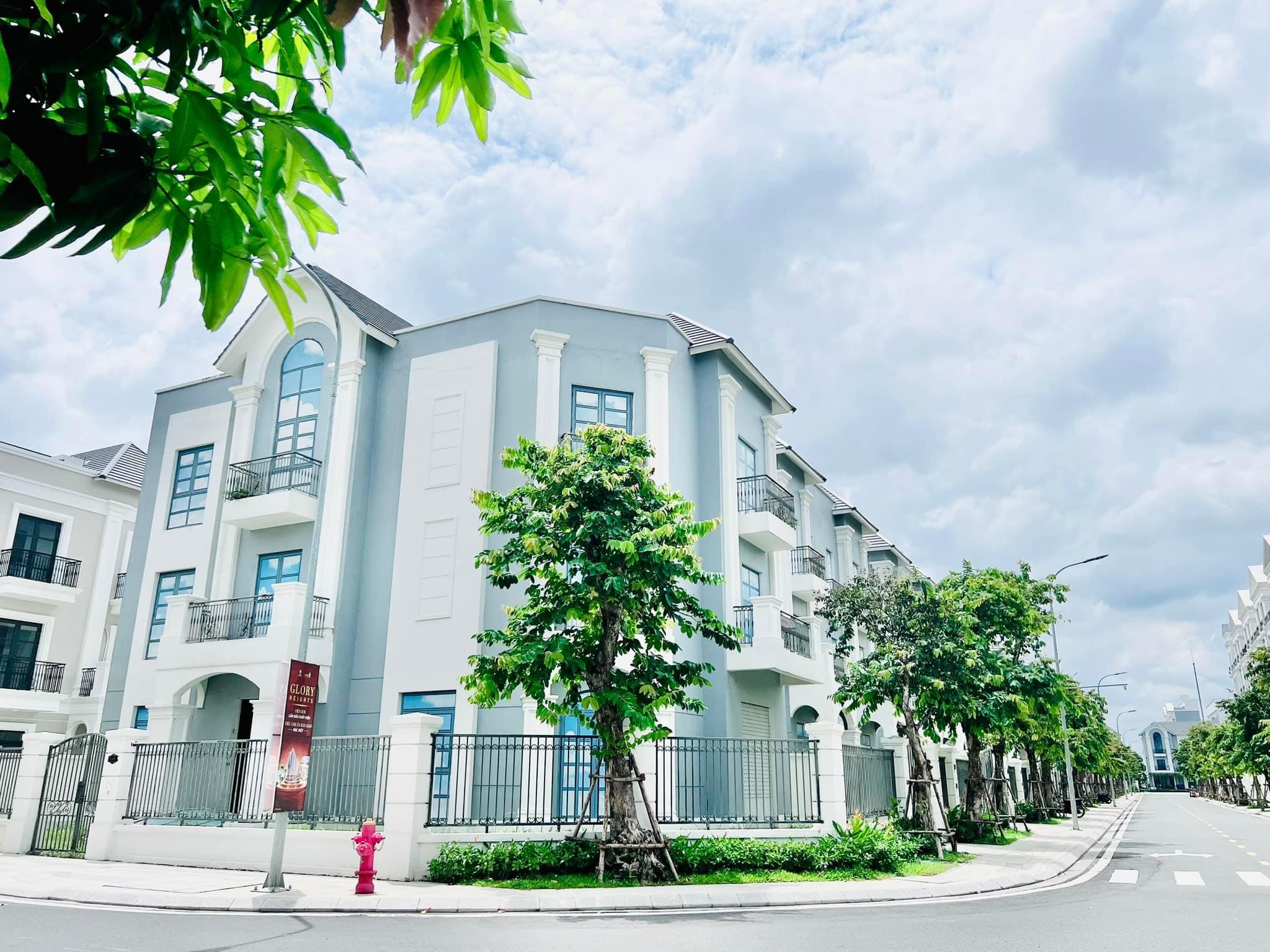 Cần bán biệt thự vị trí 3 Mặt thoáng 4 tầng 450 m2 Nguyễn Xiển, P. Long Thạnh Mỹ, TP. Thủ Đức. Giá 74 tỷ.