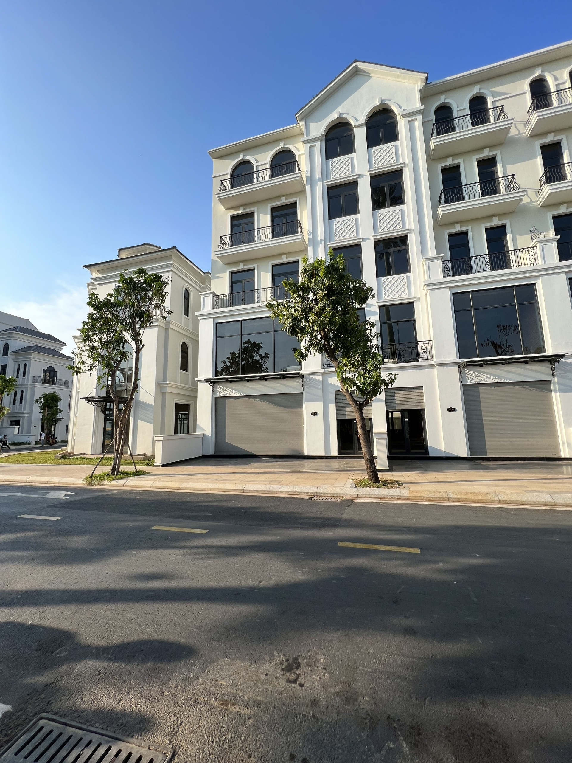 Bán nhà mặt tiền T6, Khu kinh doanh sầm uất, DT 183m2, 5 tầng giá 31 tỷ