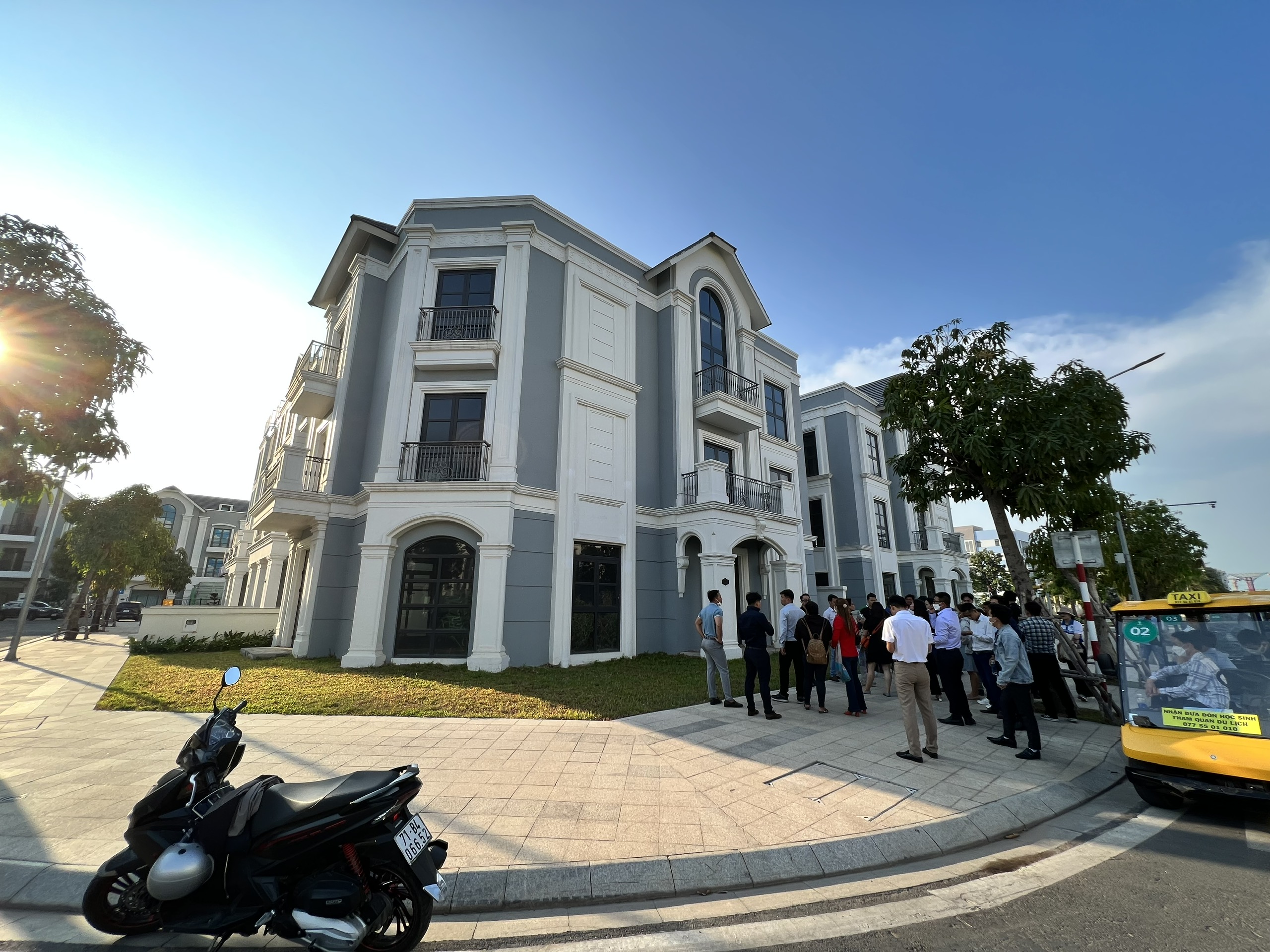 Villas 2MT đối diện Công viên 36Ha , hồ sen thuộc VHGP, 228m2, 4 tầng giá 45 tỷ