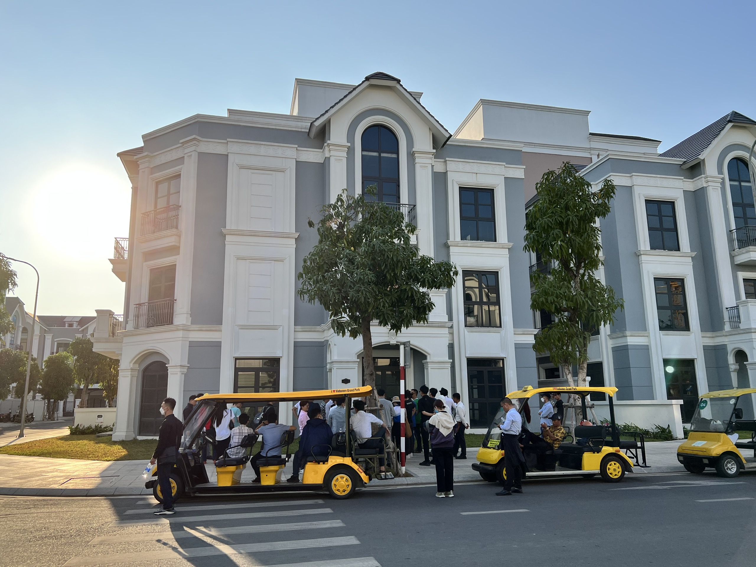 Bán Villas 2MT đường T3, bảo vệ 24/24 , 15 x 16m, 3 lầu giá 53 tỷ