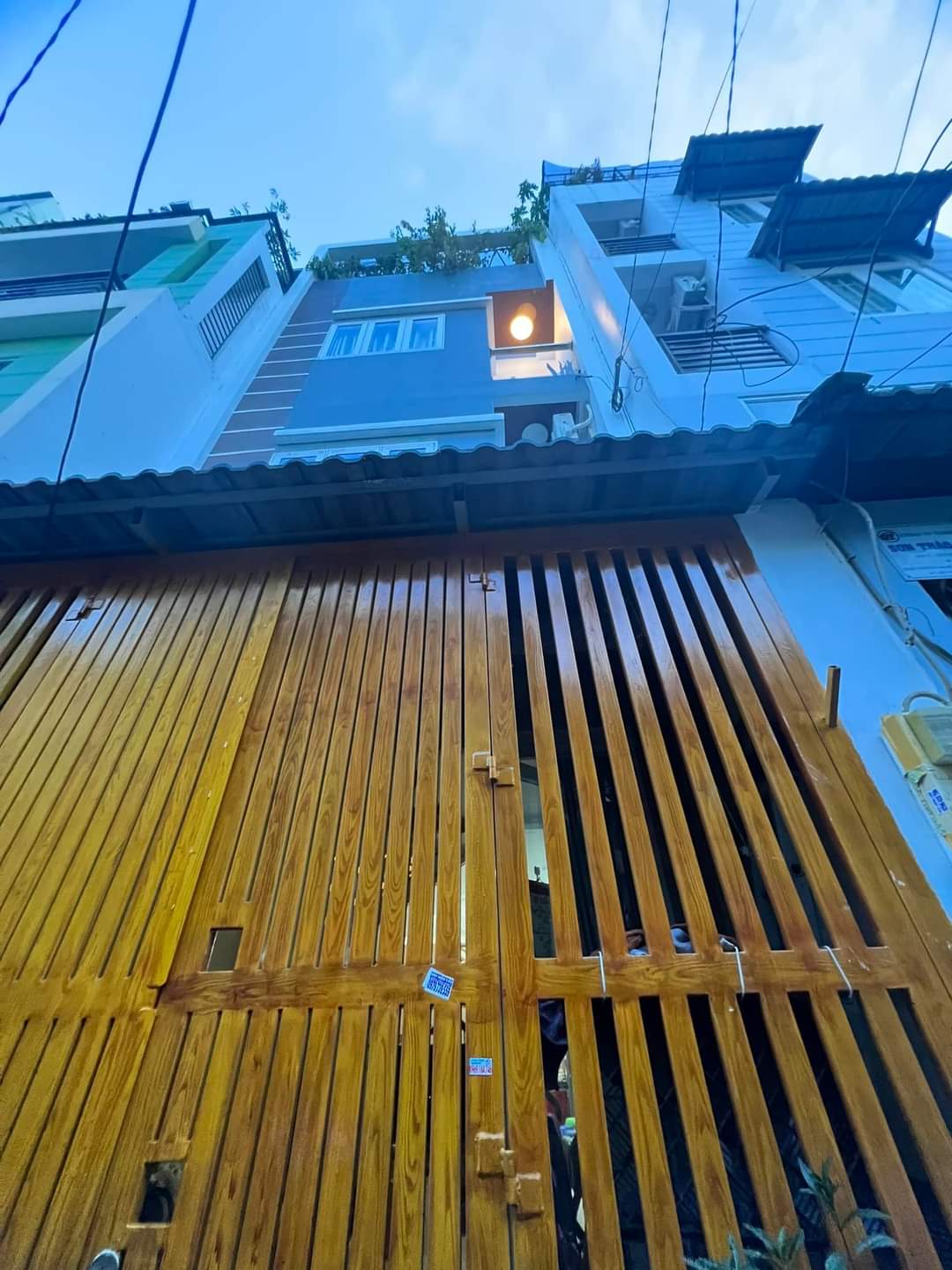 NHÀ THÍCH QUẢNG ĐỨC - PHÚ NHUẬN - SỔ ĐẸP VUÔNG VỨC - 42M2 - 4 TẦNG - GIÁ 6.5 TỶ THƯƠNG LƯỢNG.