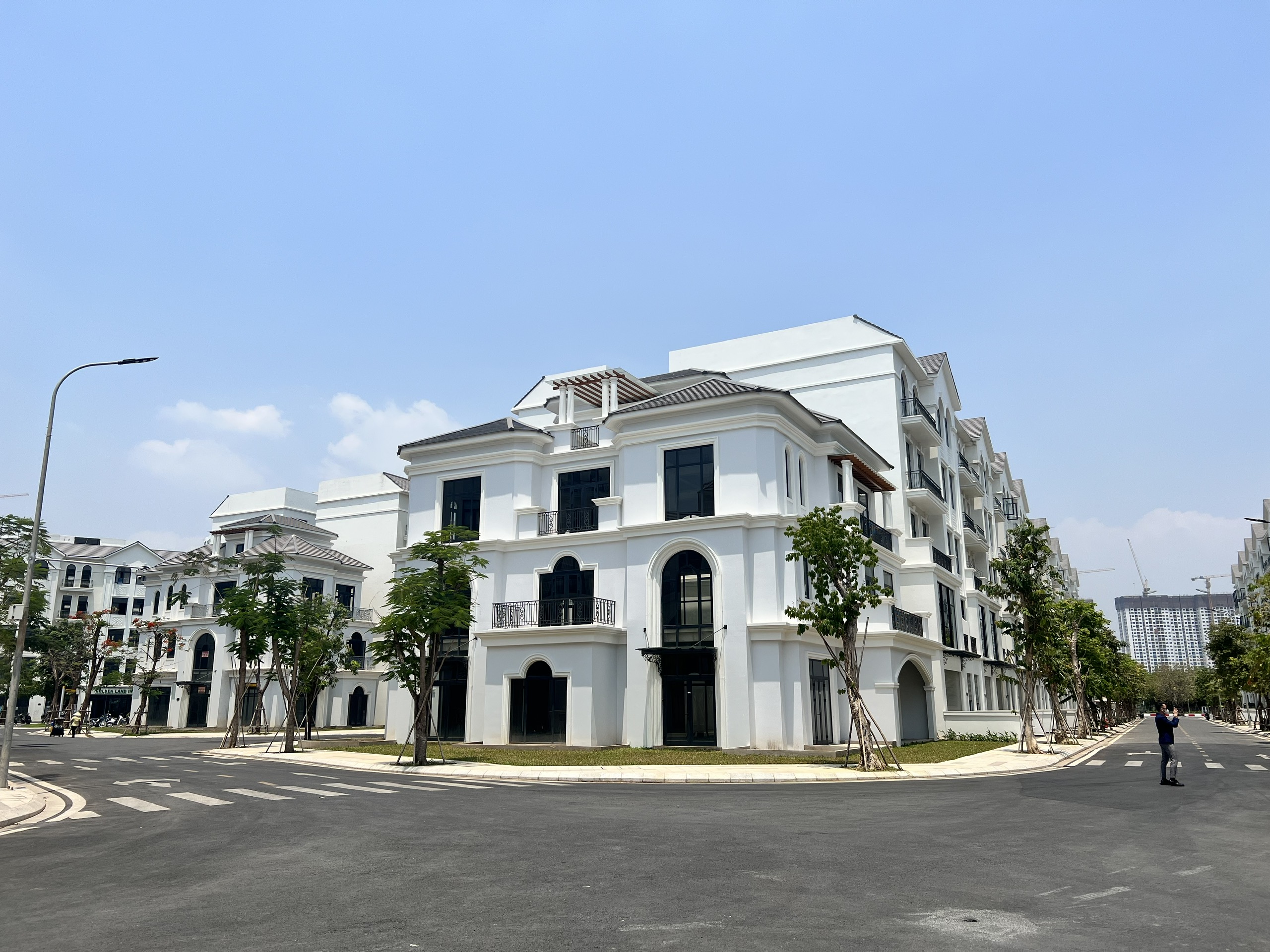 Biệt thự 2 mặt tiền D2a – Nguyễn Xiển, 550m2, 4 tầng, tiện KD + ở giá 60 tỷ