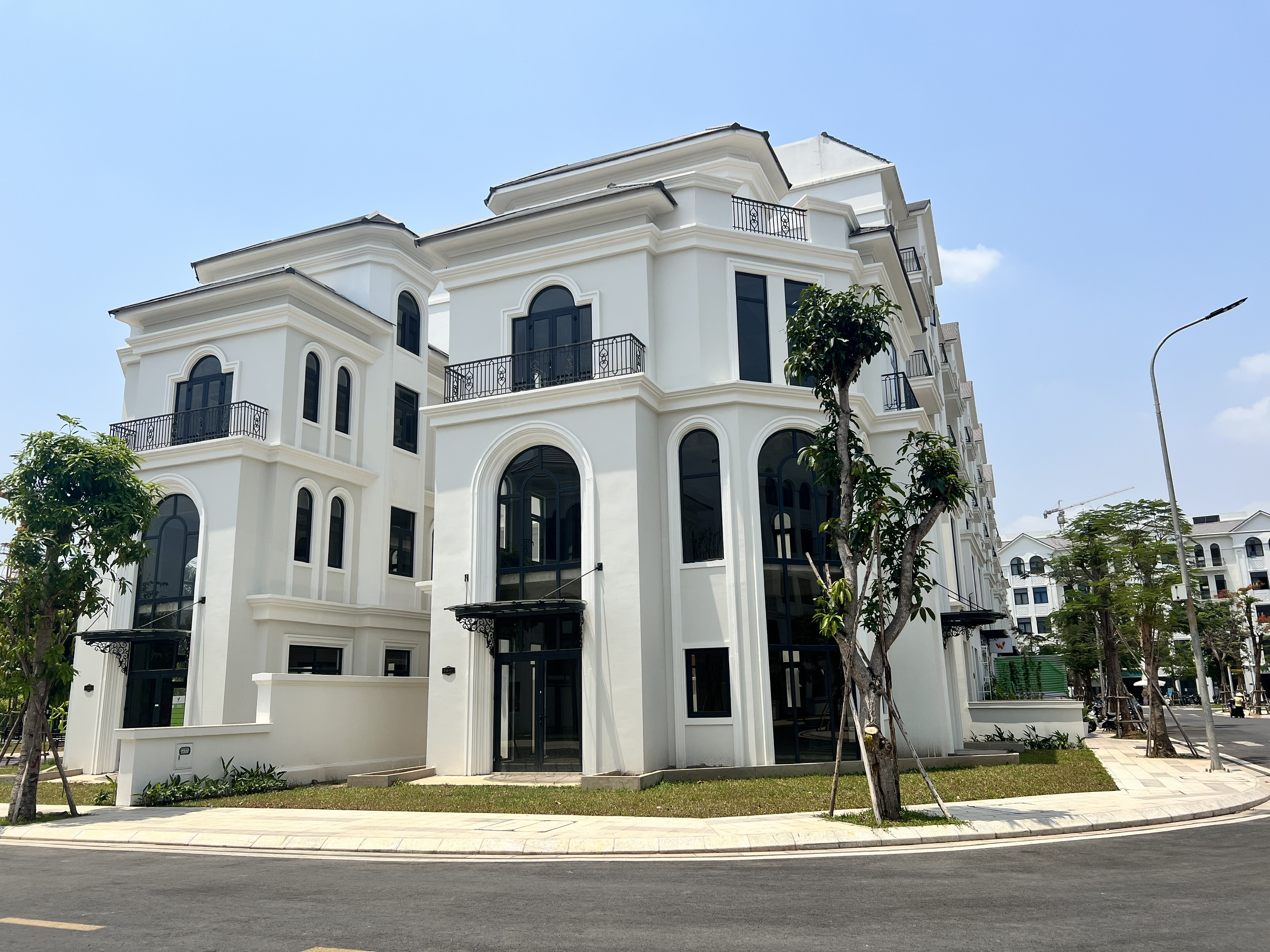 Bán Villas góc 2MT, kế trường học, công viên 36Ha, 240m2, 4 tầng giá 58 tỷ