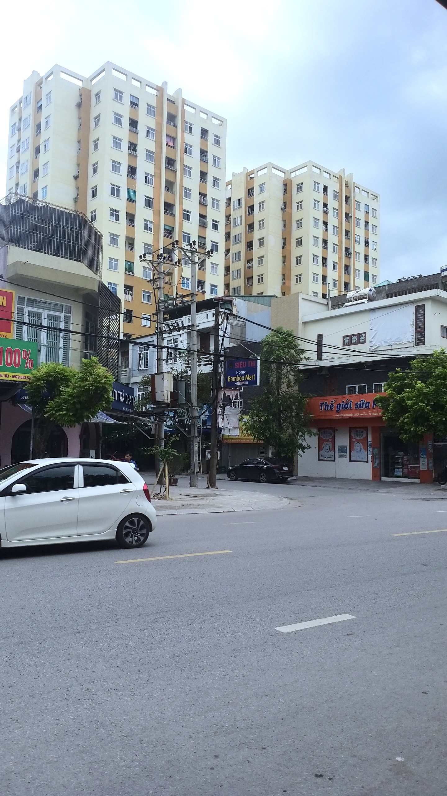 Chính chủ cần bán nhanh nhà 2 tầng,1 tum ,trục đường chính nguyễn trãi.