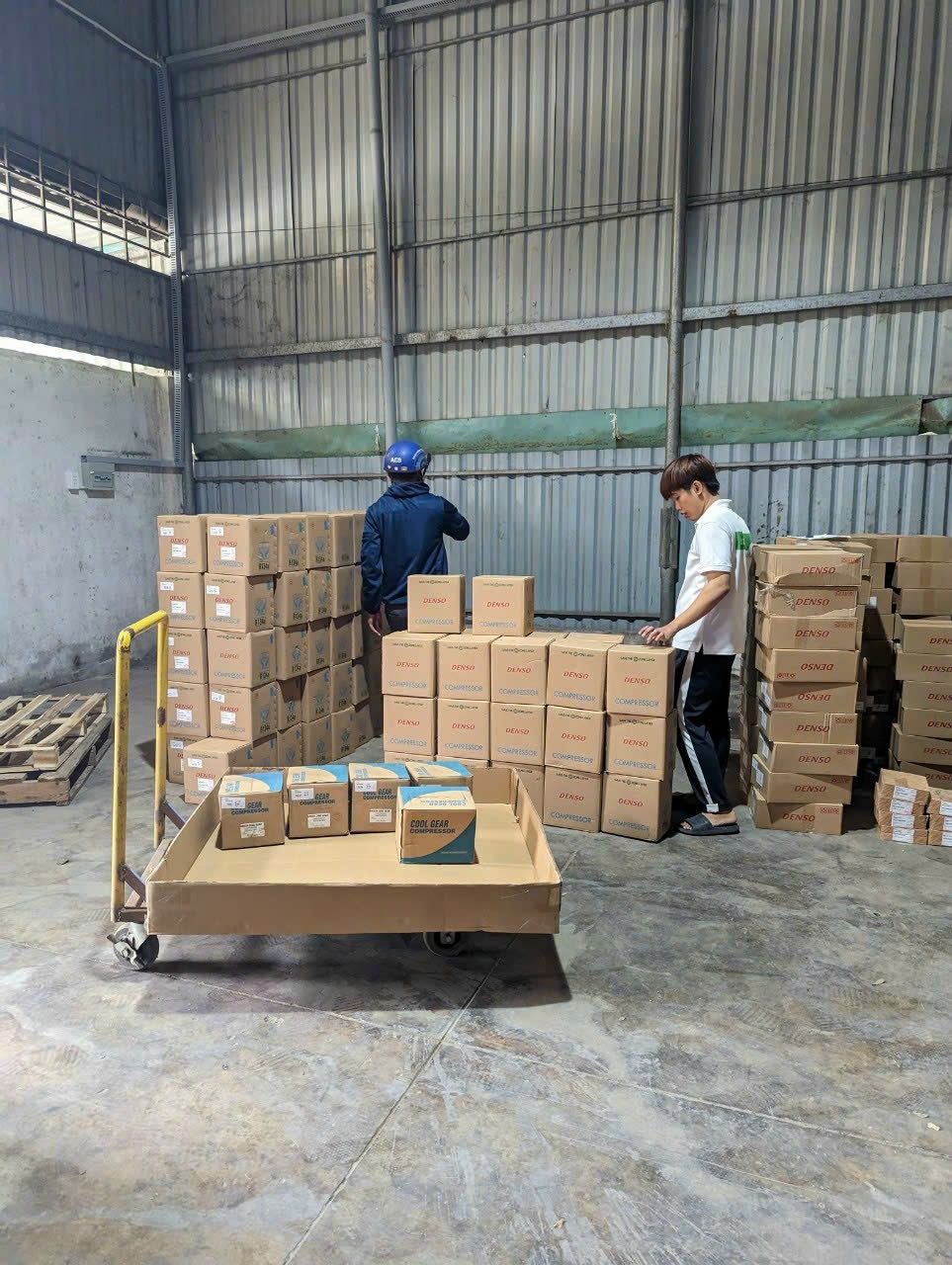 Xưởng 200m2 xe 10T, mặt tiền kinh doanh được, gần Ql1A.