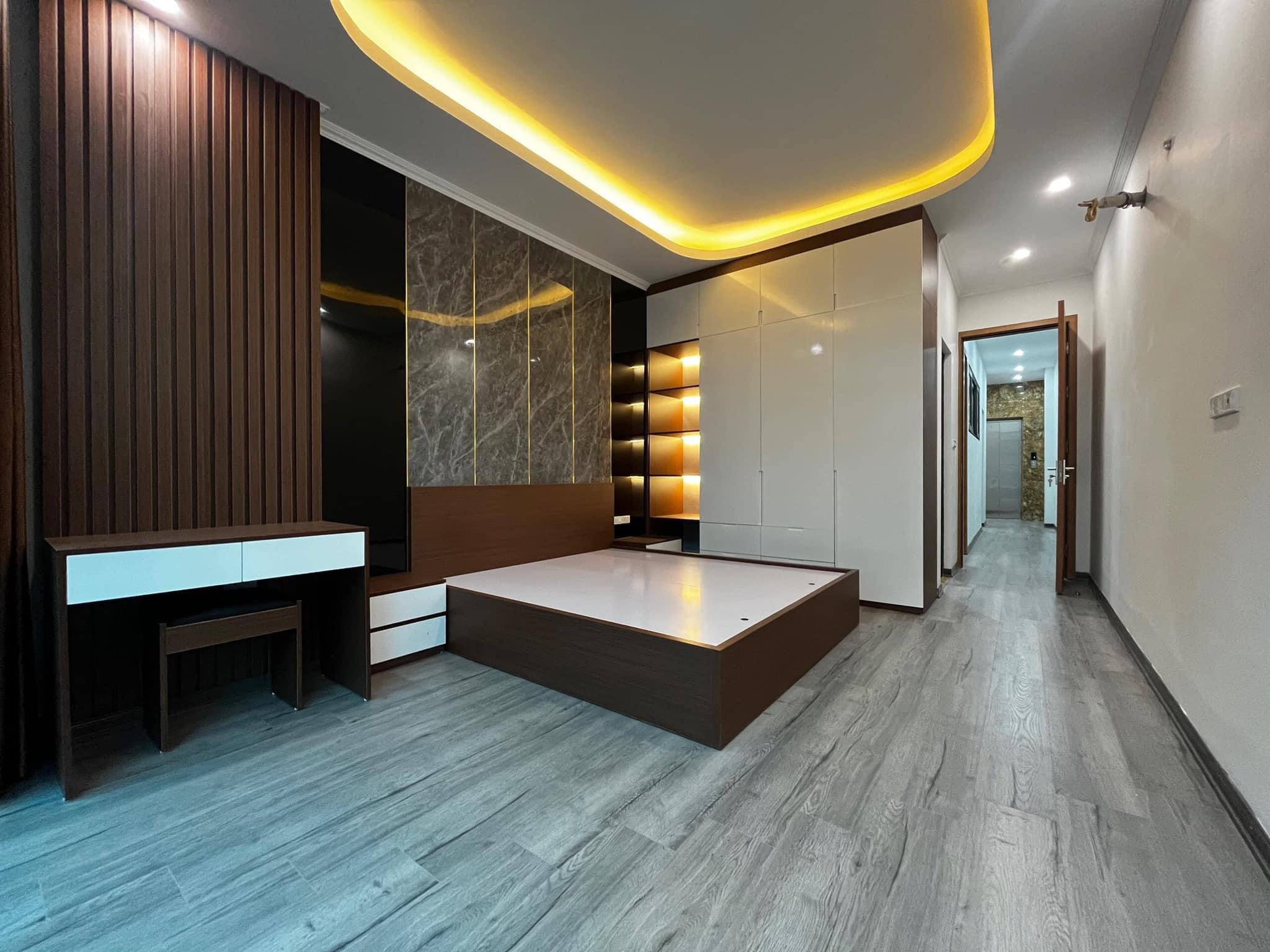 Bán nhà đẹp Trần Khát Chân 42m2, Mt 4.5m, 5 tầng thang máy, ô tô đỗ cửa giá 6 tỷ.