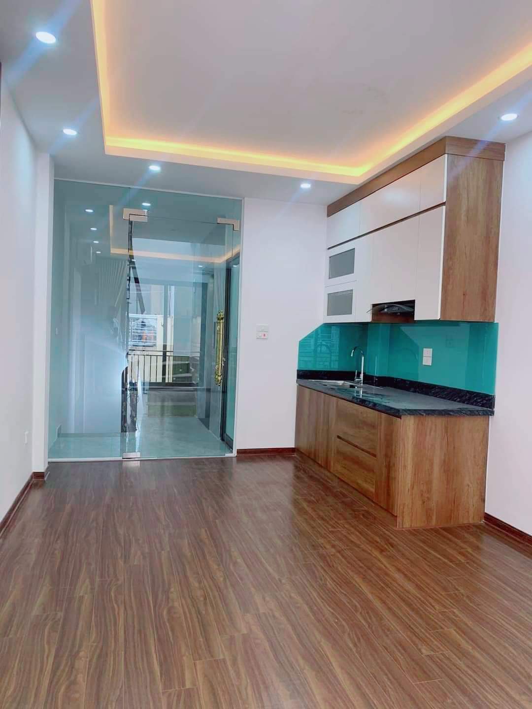 Nhà mới - thang máy phố Giang Văn Minh, quận Ba Đình. DT 33m x 6 Tầng x Giá 4.3 tỷ.