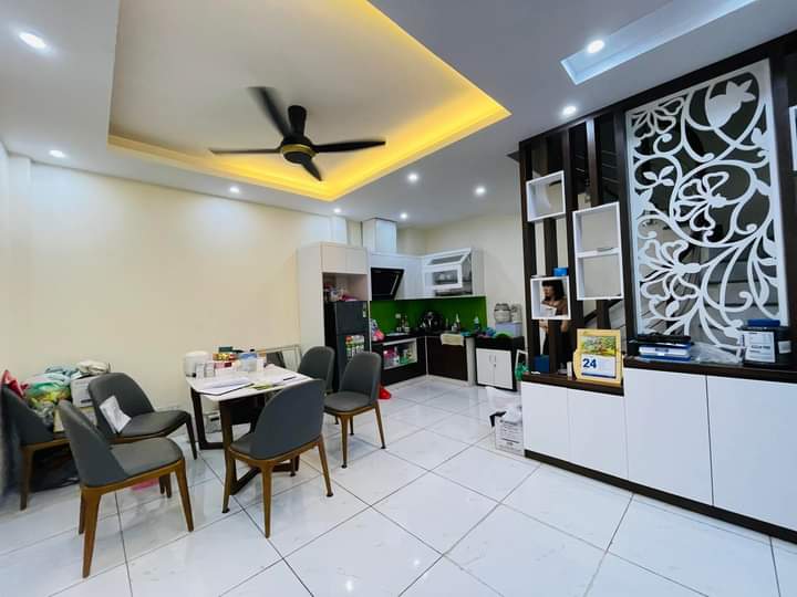 Phố Việt Hưng, Long Biên 30m2, 5 tầng, full nội thất, giá 3,2 tỷ