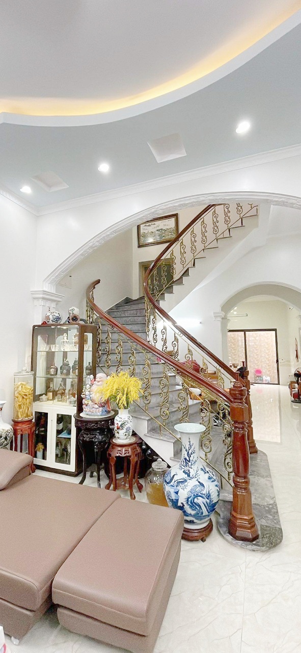 Bán nhà mặt đường Đông Trà - Chợ Hàng , 100m 3 tầng GIÁ 6.2 tỉ.