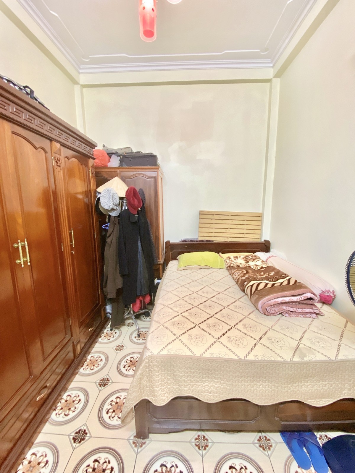 CHÙA LÁNG - 40M2 X 4 TẦNG - MT 4M - NGÕ THÔNG - NHIỀU PHÒNG - CÁCH PHỐ 25M - PHÙ HỢP Ở HOẶC SỬA CHO THUÊ CĂN HỘ.