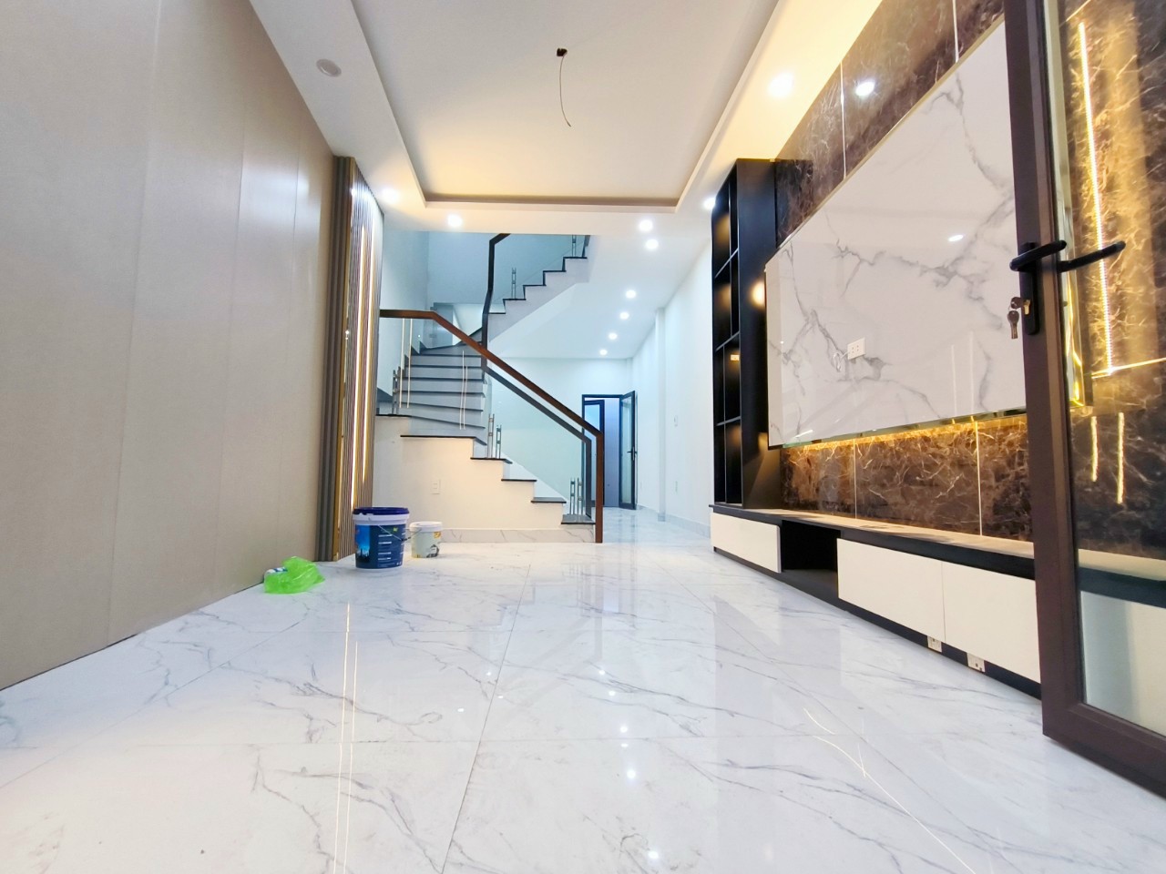 Bán nhà Miếu Hai Xã, 40m 4 tầng mới tinh GIÁ chỉ 2.05 tỉ bán gấp lỗ vốn.