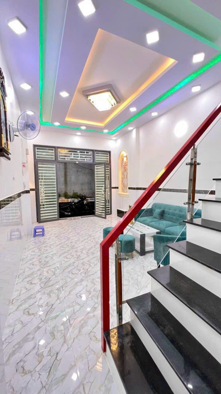 Giảm 350tr cho Nhà đẹp đẽ, sát mặt tiền, giá cực tốt.