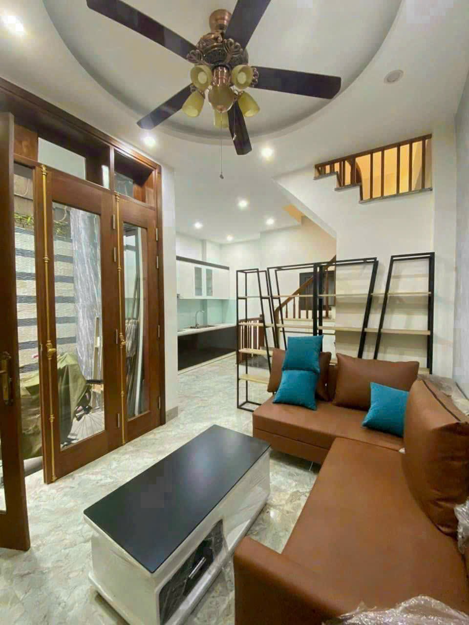 BÁN GẤP NHÀ 5 TẦNG NGUYỄN SƠN LONG BIÊN 3.5 TỶ FULL NỘI THẤT.