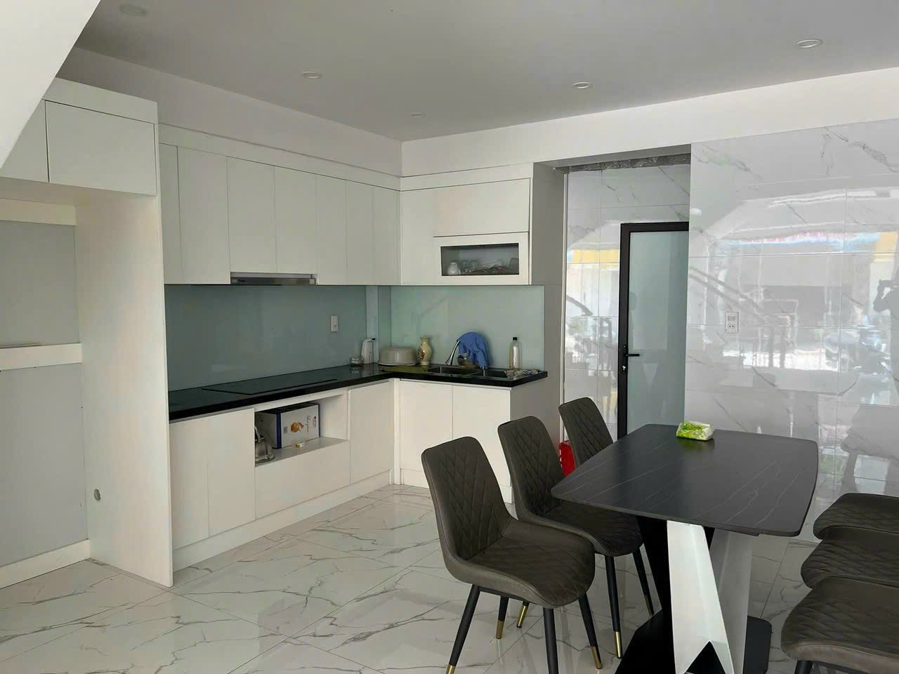 Cho thuê nhà ngay Lô 9 Lê Hồng Phong 4 tầng giá 12 tr